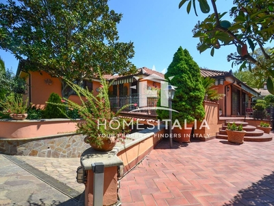 Villa in vendita a Fabrica Di Roma Viterbo Parco Falisco