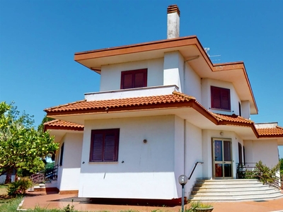 Villa in vendita a Latina Fogliano