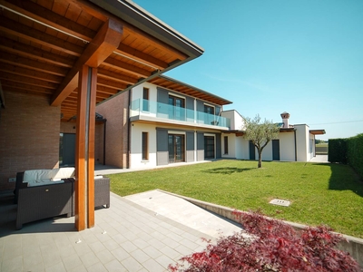 Villa in vendita a Latisana Udine Paludo