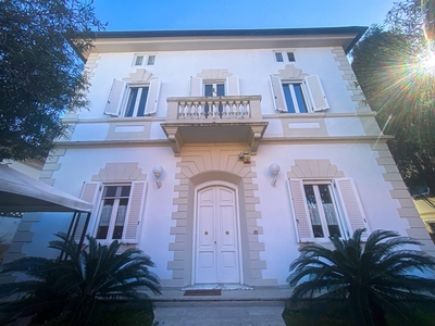 Villa in vendita a Livorno Antignano