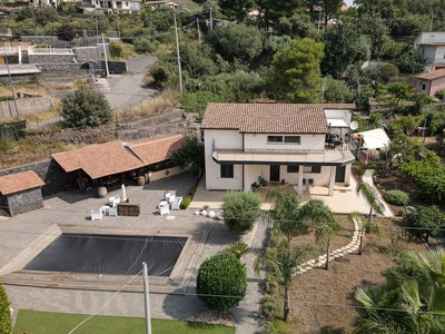 Villa in vendita a Pedara Catania