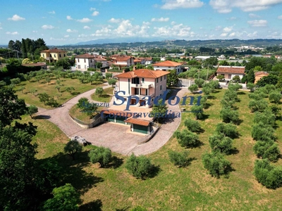 Villa in vendita a Uzzano Pistoia