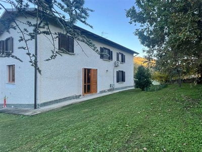 Villa in Via cà del Fosso, 3 a Montalto Pavese