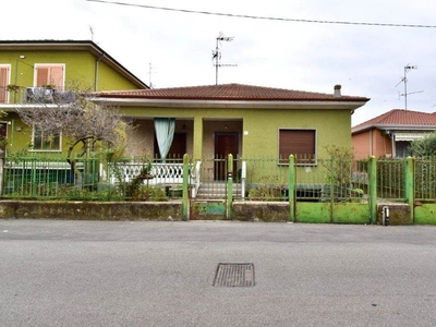 Villa in Via Unita'D'Italia 9 a Paderno Dugnano