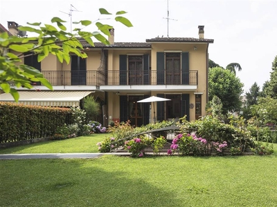 Villa ristrutturata a Cernusco Sul Naviglio