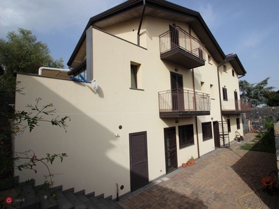 Casa Bi/Trifamiliare in Vendita in Via Catanzaro 11 a San Giovanni la Punta