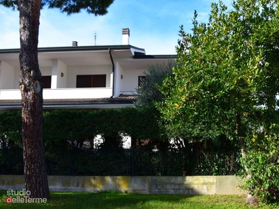 Casa Bi/Trifamiliare in Vendita in Via Tiberina a Montegrotto Terme