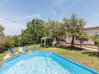 Confortevole casa a Priora con piscina, terrazza e giardino