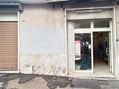 Fondo/negozio - 1 vetrina/luce a Balduina-Montemario-SantOnofrio-Trionfale-Camillu, Roma