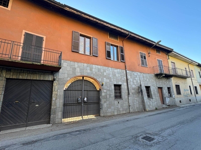 Palazzo in Via Caporal Domenico Cattaneo 30 a Favria