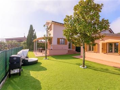 Villa in buono stato di 120 mq. a Marina Di Pietrasanta