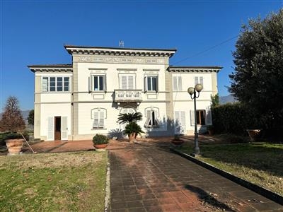 Villa in buono stato di 490 mq. a Lammari