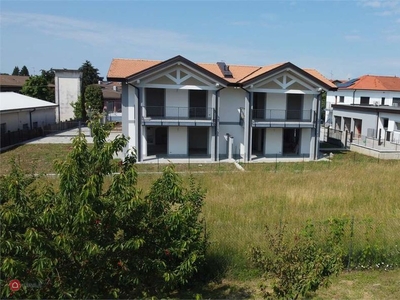 Villa in Vendita in Via dei Combattenti a Vedano Olona