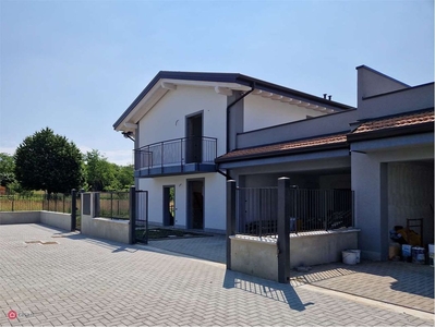 Villa in Vendita in Via dei Combattenti a Vedano Olona