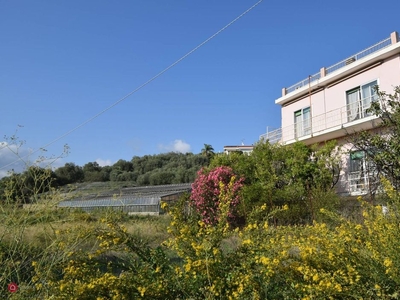 Villa in Vendita in Via Monade a Diano Marina