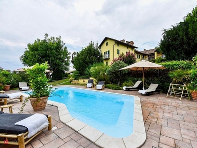 Villa in Vendita in Via Roma a Costigliole d'Asti