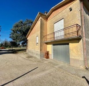 Villa in Vendita in Via San Antonio a Castagnaro