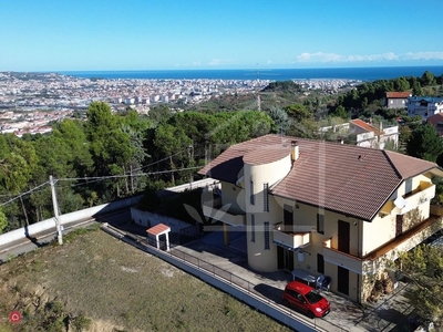 Villa in Vendita in Via VALLELUNGA a San Giovanni Teatino
