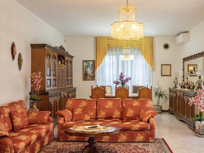 Villa in Via Delle Betulle 12 a Busnago