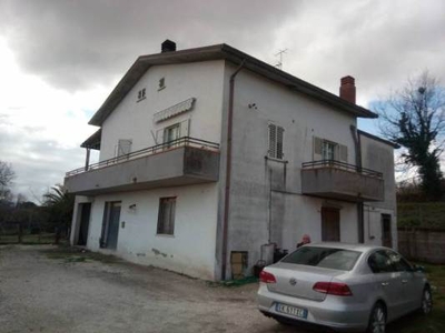 Villa in Via Vitulanese 1 in zona Ferrovia a Benevento