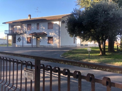 villa indipendente in vendita a Faenza