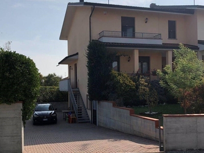 Villa Bifamiliare in in vendita da privato a Terre del Reno via Gian Lorenzo Bernini, 8