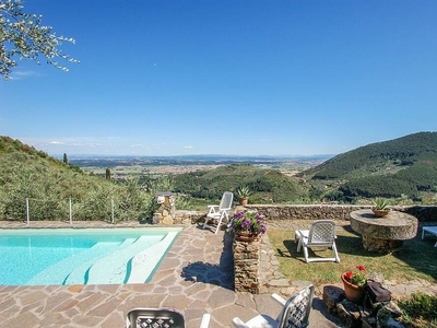 Villa con piscina privata a 20 km da Pisa, 34 dal mare. Zona tranquilla, vista panoramica