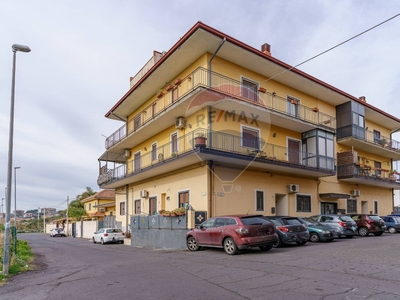 Appartamento in Via Calabria, Misterbianco, 5 locali, 2 bagni, 125 m²