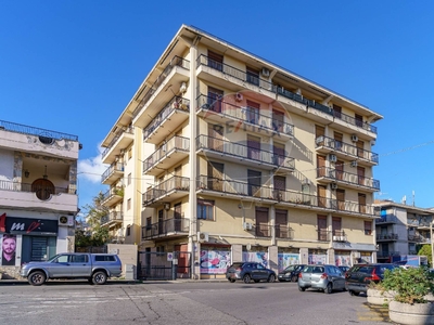 Appartamento in Via Fratelli Cairoli, Giarre, 5 locali, 2 bagni