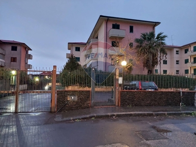 Appartamento in Via Pompeo Cisternazza, Mascalucia, 5 locali, 2 bagni