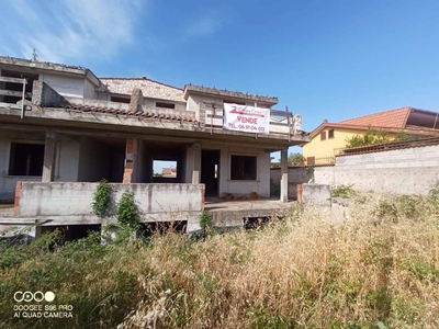 Campo jemini blocco di tre villini a schiera trilivello da u