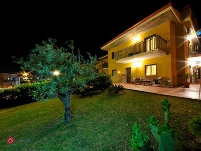 Casa Bi/Trifamiliare in Affitto in Via Tevere a Giardini-Naxos