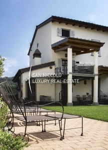 Casa di prestigio di 240 mq in vendita Via G. Malesci, Vicchio, Toscana