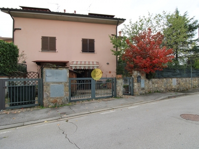 Casa indipendente con giardino in burchio -palazzolo, Rignano sull'Arno