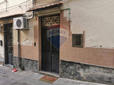 Casa indipendente in Cortile Oliva, Catania, 2 locali, 2 bagni, 55 m²