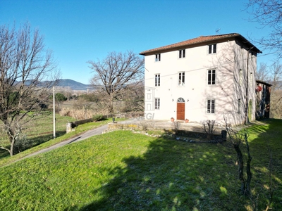 Casa indipendente in Vendita a Lucca Via per Gattaiola e Meati