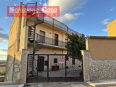 Casa indipendente in Via Lavello, Canosa di Puglia, 9 locali, 2 bagni