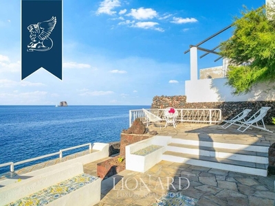 Prestigiosa villa di 240 mq in vendita Lipari, Italia