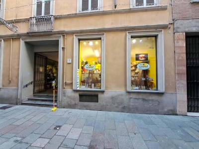 negozio in affitto a Parma