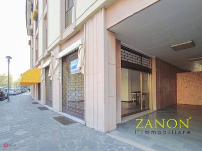 Negozio/Locale commerciale in Affitto in Via Alcide de Gasperi 19 a Gorizia