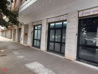 Negozio/Locale commerciale in Affitto in Via Carlo del Greco 79 a Roma