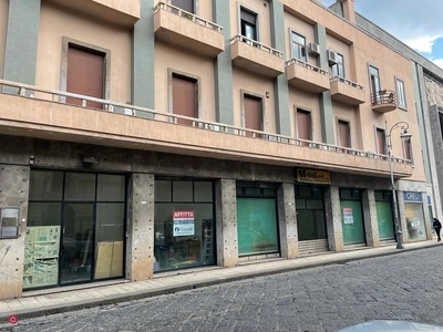 Negozio/Locale commerciale in Affitto in Via I Settembre 111 -69 a Messina