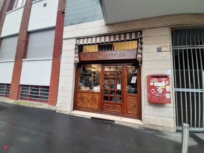 Negozio/Locale commerciale in Affitto in Via Zuretti a Milano
