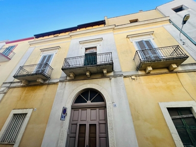 Palazzo in Via Giordano 8, Rutigliano, 1 locale, 846 m² in vendita
