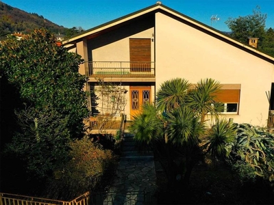 Prestigiosa villa di 365 mq in vendita, Via Caprera, Lesa, Novara, Piemonte