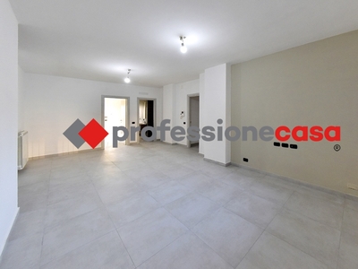 Quadrilocale in Via Grotta 14, San Nicola la Strada, 2 bagni, 99 m²