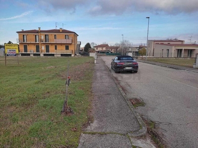 terreno residenziale in vendita a Albaredo d'Adige