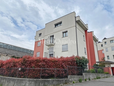 Trilocale in VIA TORINO, Cantù, 2 bagni, con box, 85 m², multilivello