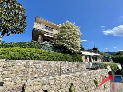 Villa a Cisano Bergamasco, 5 locali, 2 bagni, con box, 420 m²