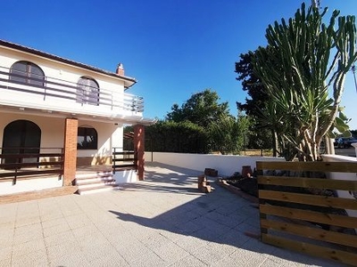 Villa in Affitto in Costa Saracena a Augusta